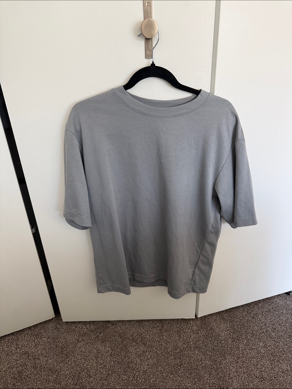 Uniqlo Light Gray Short-Sleeve Crewneck Tee
